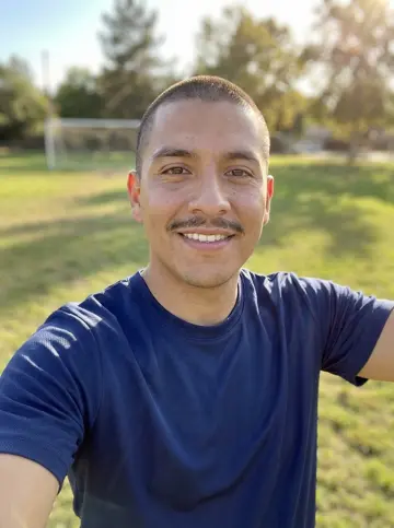 Park selfie of the man in a navy jersey
